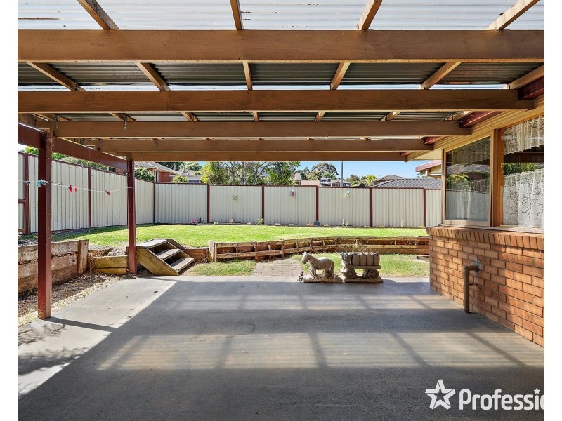 98 Landscape Drive, Mooroolbark VIC 3138