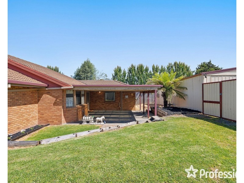 98 Landscape Drive, Mooroolbark VIC 3138