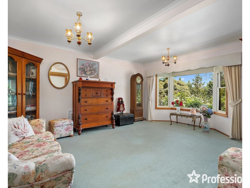 65 Forest Road, Wandin North VIC 3139