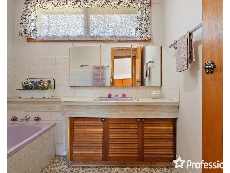 65 Forest Road, Wandin North VIC 3139