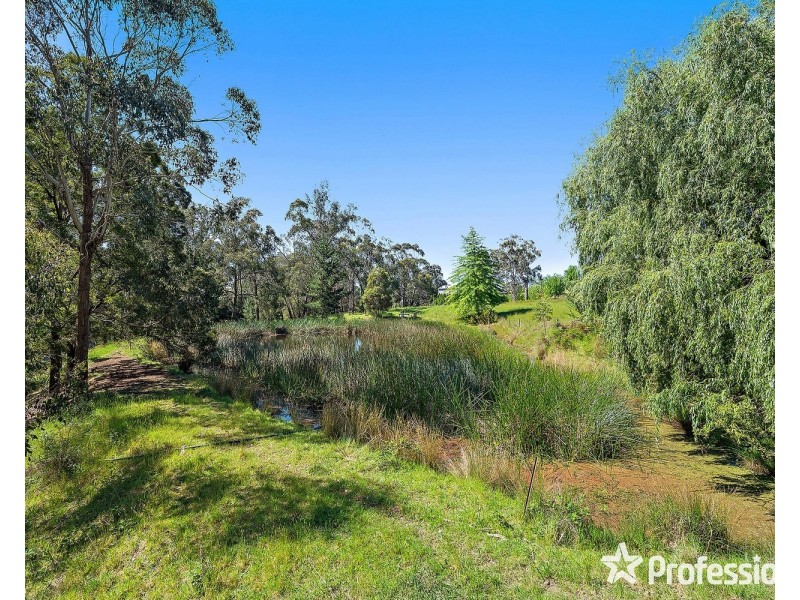 65 Forest Road, Wandin North VIC 3139
