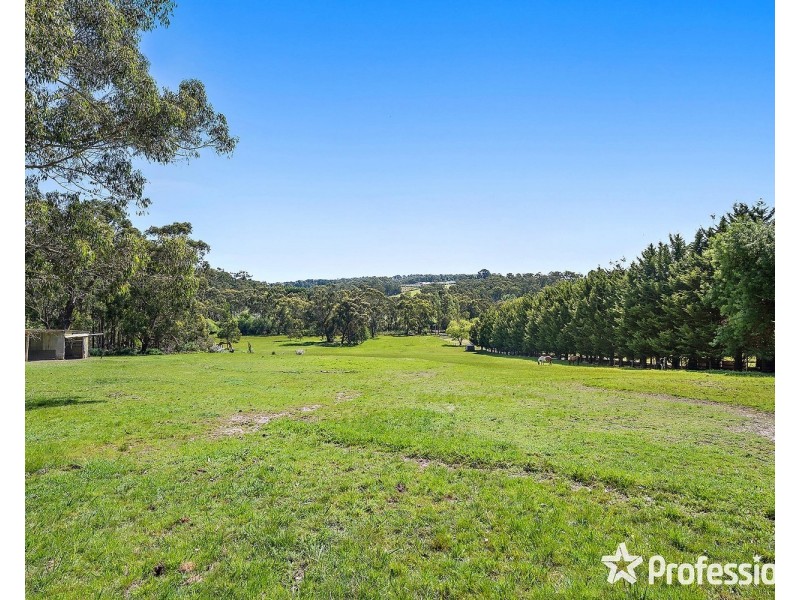 65 Forest Road, Wandin North VIC 3139