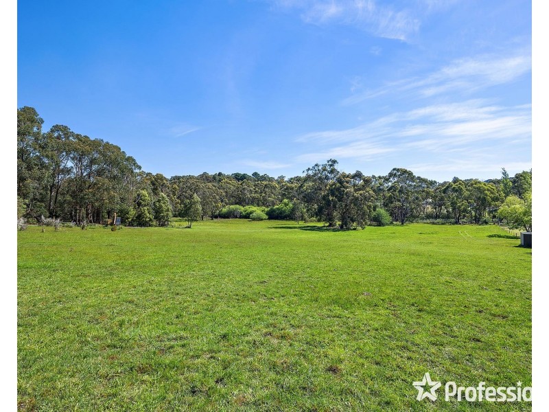 65 Forest Road, Wandin North VIC 3139