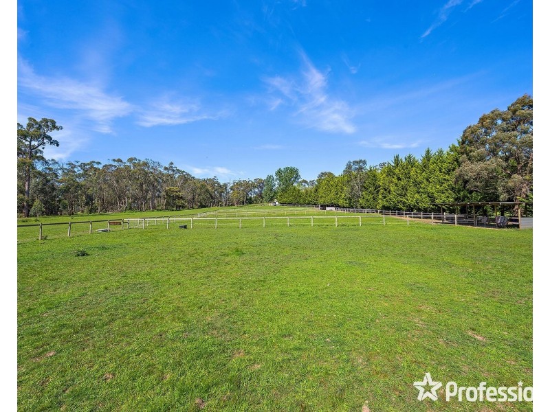 65 Forest Road, Wandin North VIC 3139