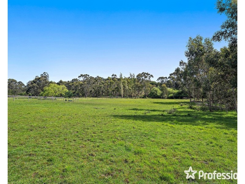 65 Forest Road, Wandin North VIC 3139