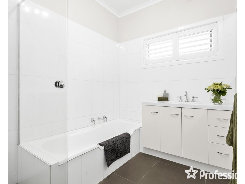 14 Saddleback Ridge, Chirnside Park VIC 3116