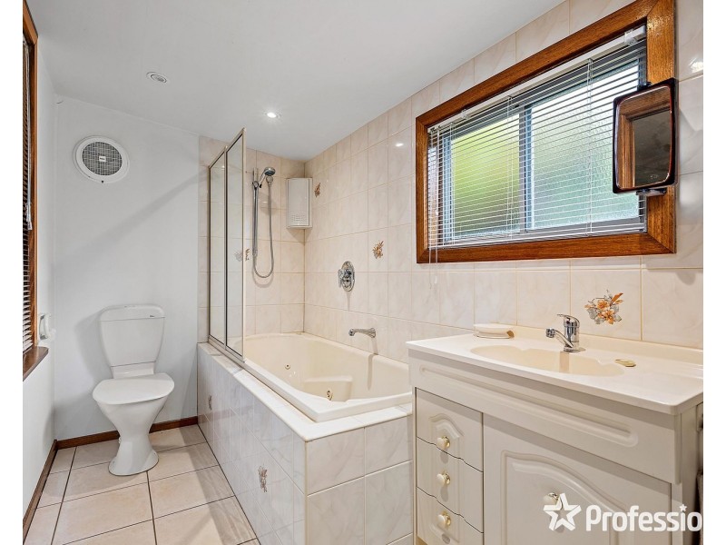 12 Heath Avenue, Mount Evelyn VIC 3796