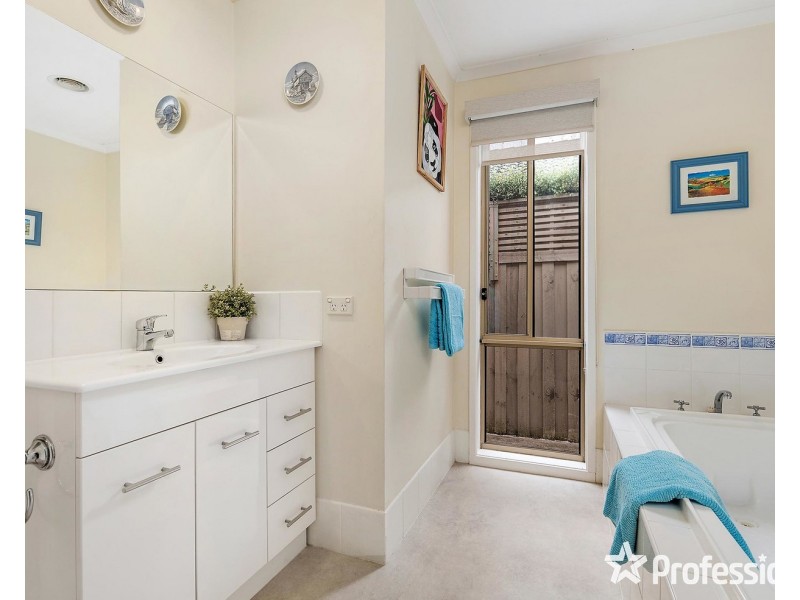 4 Stafford Place, Chirnside Park VIC 3116