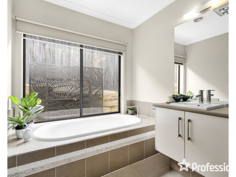 40 Tudor Drive, Mooroolbark VIC 3138