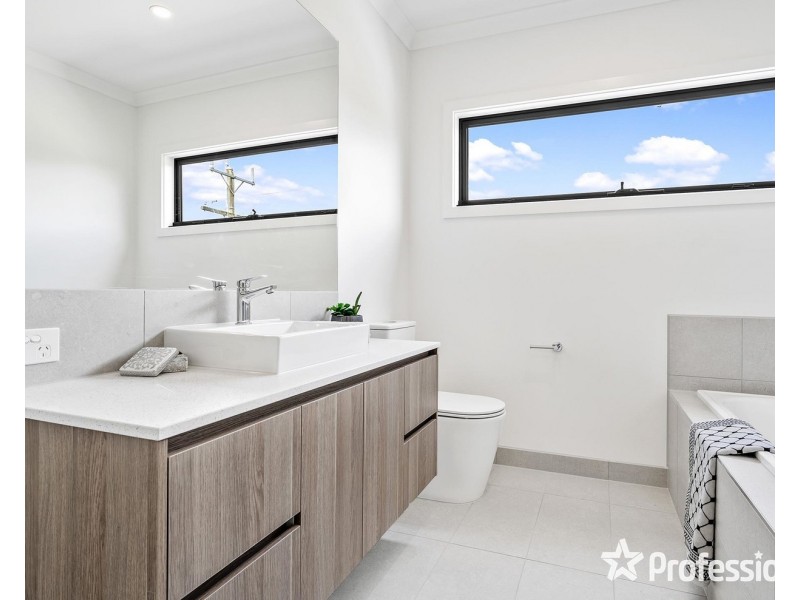 2, 4 & 5/31-33 Delville Street, Mooroolbark VIC 3138