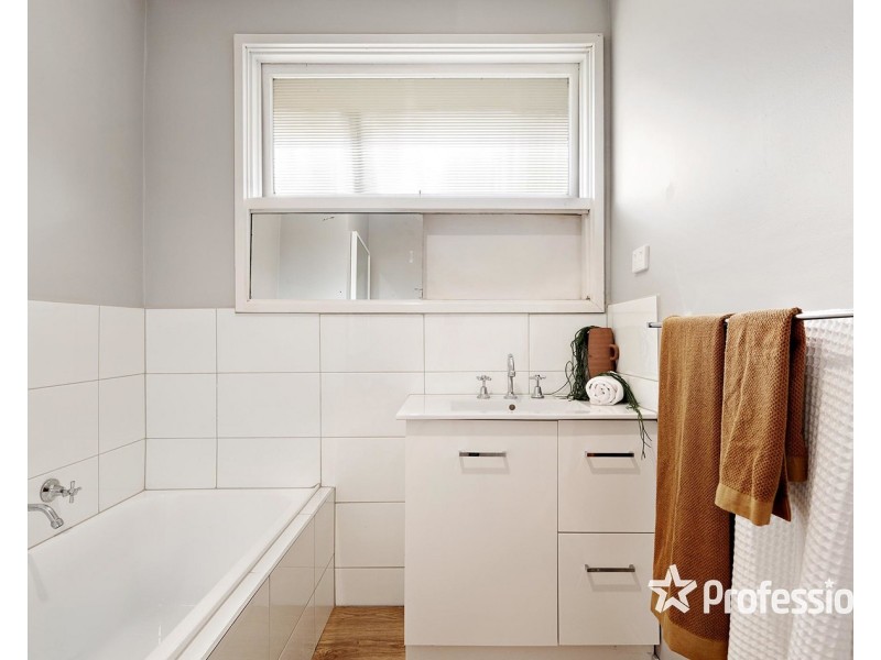 36 Stephen Avenue, Montrose VIC 3765