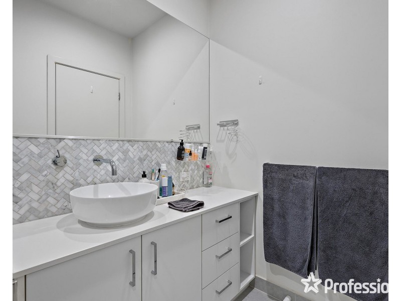 10 Anastasia Close, Mooroolbark VIC 3138