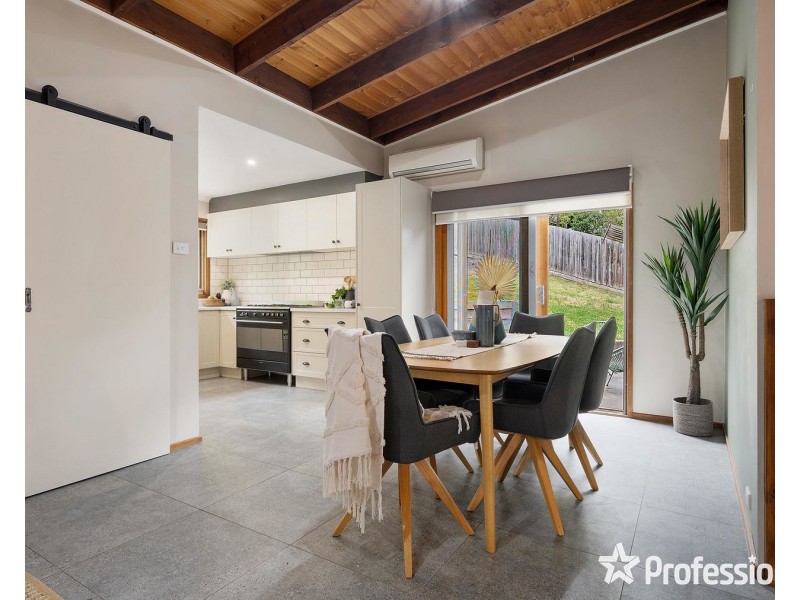 66 Commercial Road, Mount Evelyn VIC 3796