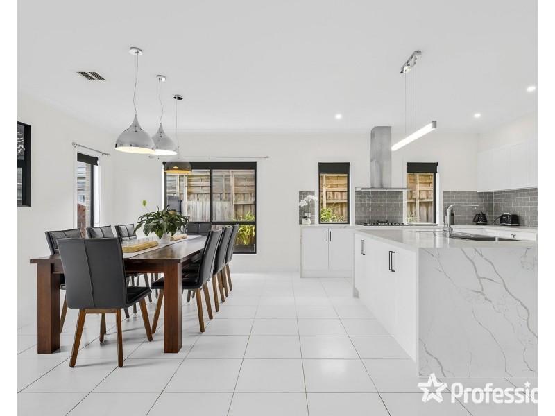 12 Empire Drive, Mooroolbark VIC 3138