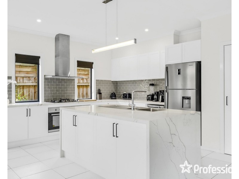 12 Empire Drive, Mooroolbark VIC 3138