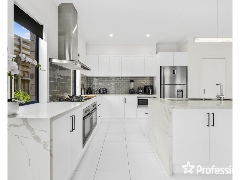 12 Empire Drive, Mooroolbark VIC 3138