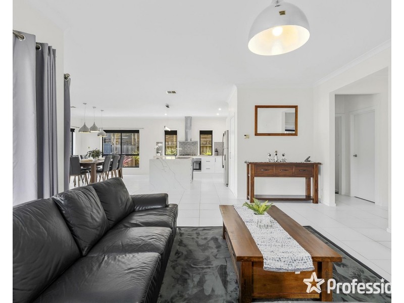 12 Empire Drive, Mooroolbark VIC 3138