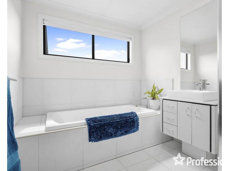 12 Empire Drive, Mooroolbark VIC 3138