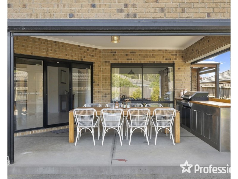 12 Empire Drive, Mooroolbark VIC 3138