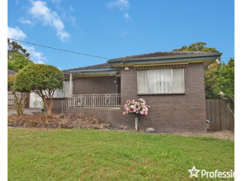 10 Saxon Drive, Mooroolbark VIC 3138