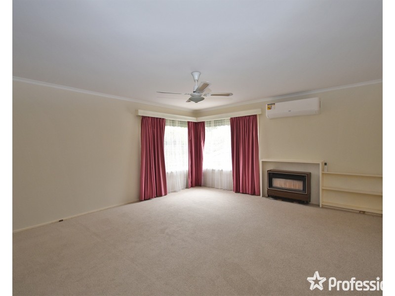 10 Saxon Drive, Mooroolbark VIC 3138