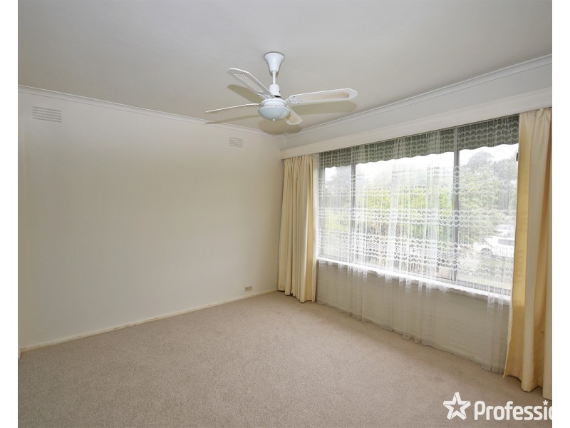 10 Saxon Drive, Mooroolbark VIC 3138