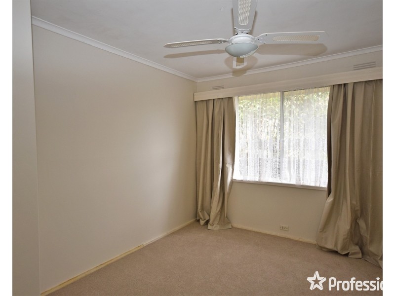 10 Saxon Drive, Mooroolbark VIC 3138