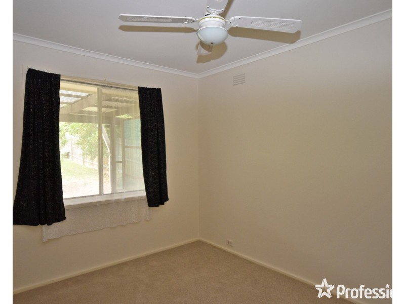 10 Saxon Drive, Mooroolbark VIC 3138