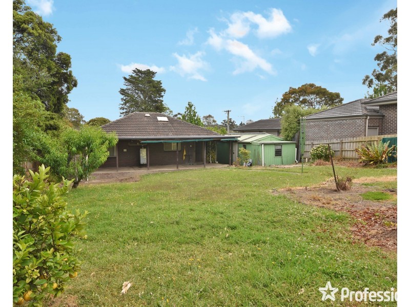 10 Saxon Drive, Mooroolbark VIC 3138