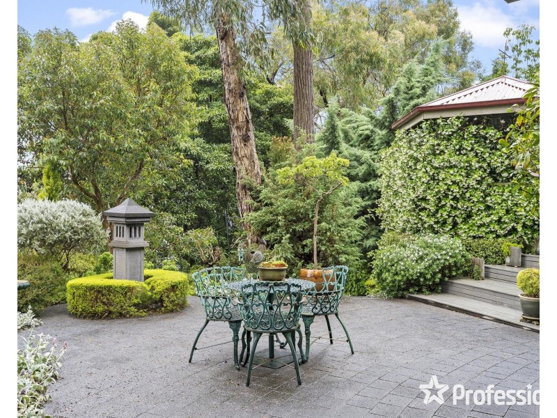 6 Government Road, The Basin VIC 3154