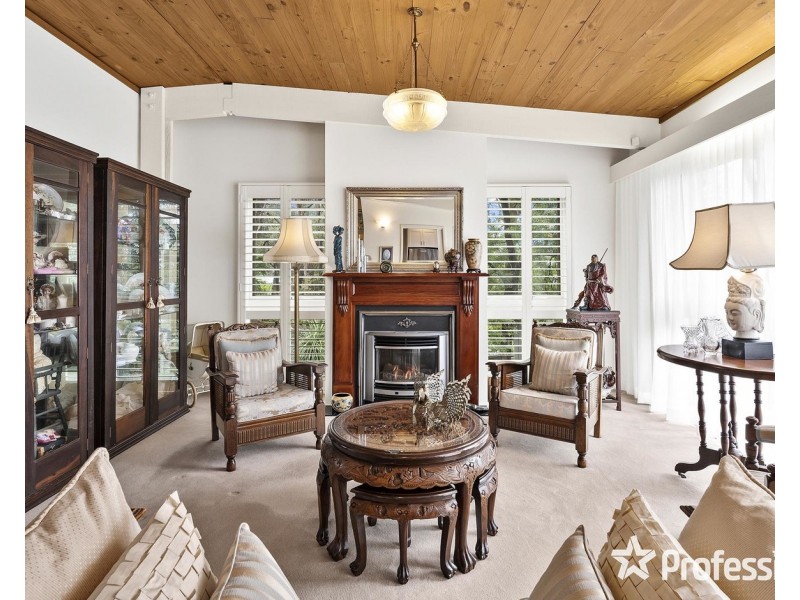 6 Government Road, The Basin VIC 3154