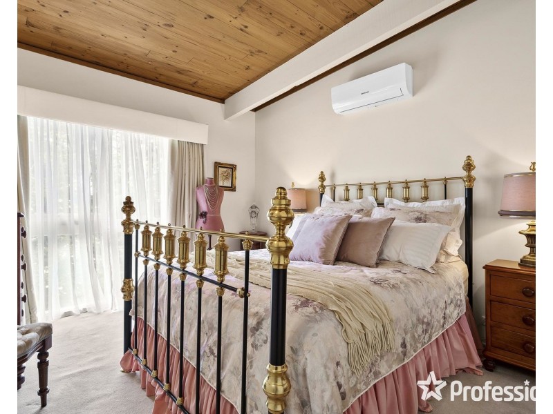 6 Government Road, The Basin VIC 3154