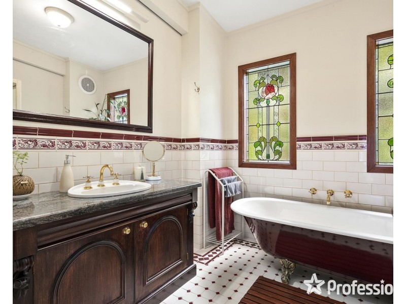 6 Government Road, The Basin VIC 3154