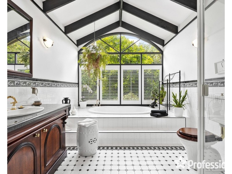 6 Government Road, The Basin VIC 3154