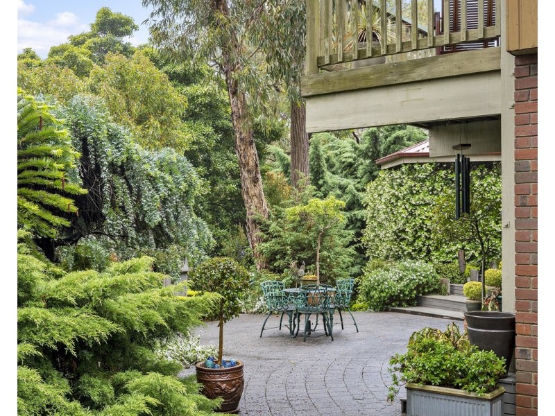 6 Government Road, The Basin VIC 3154