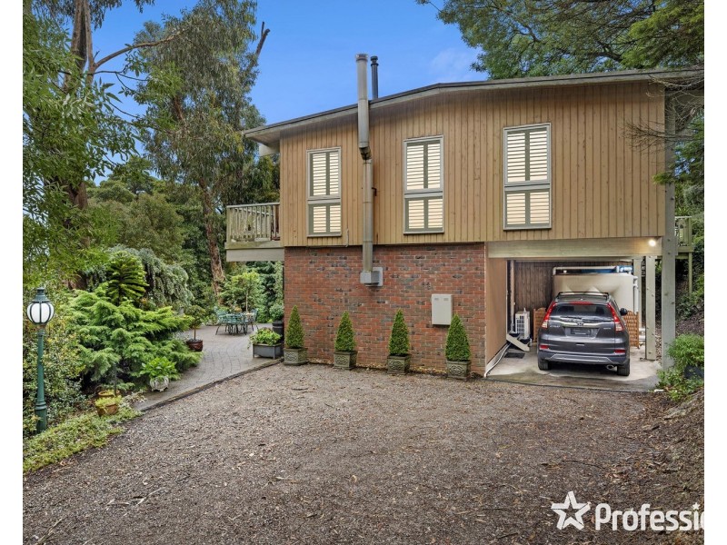 6 Government Road, The Basin VIC 3154