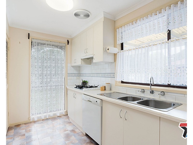 95 Esther Crescent, Mooroolbark VIC 3138