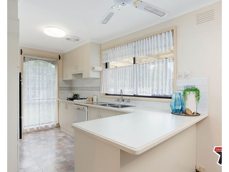 95 Esther Crescent, Mooroolbark VIC 3138