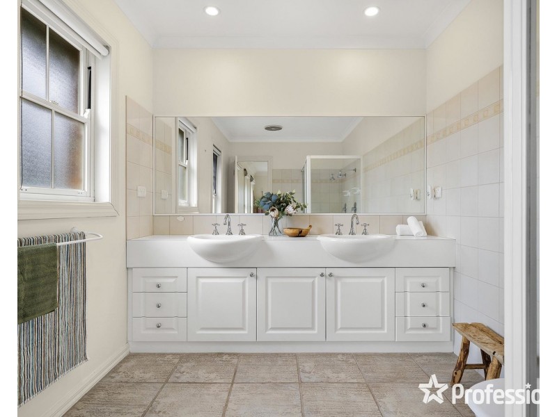 64 Bastow Road, Lilydale VIC 3140