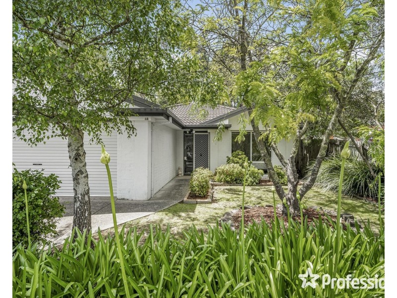 15 Charlwood Drive, Mooroolbark VIC 3138
