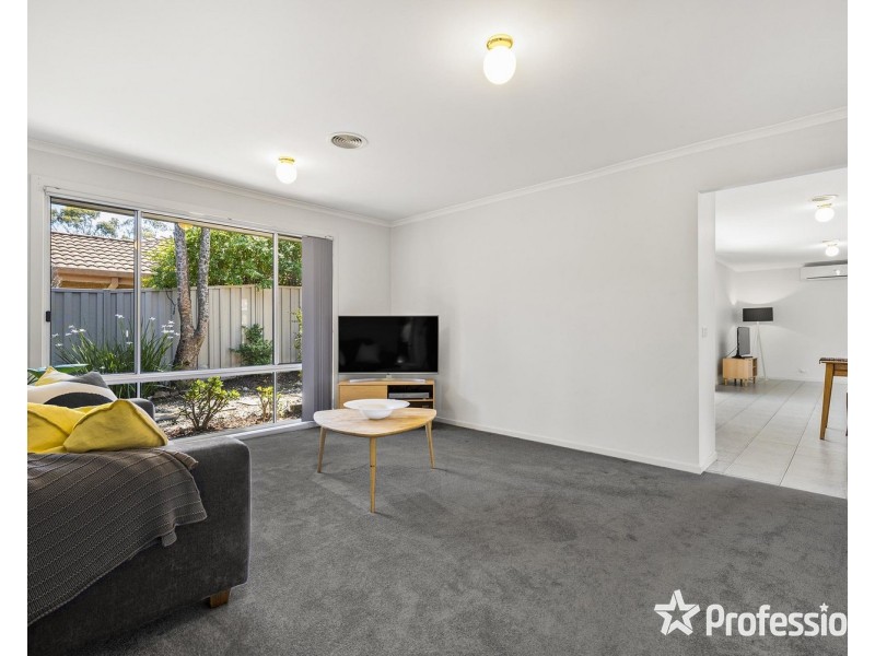 15 Charlwood Drive, Mooroolbark VIC 3138