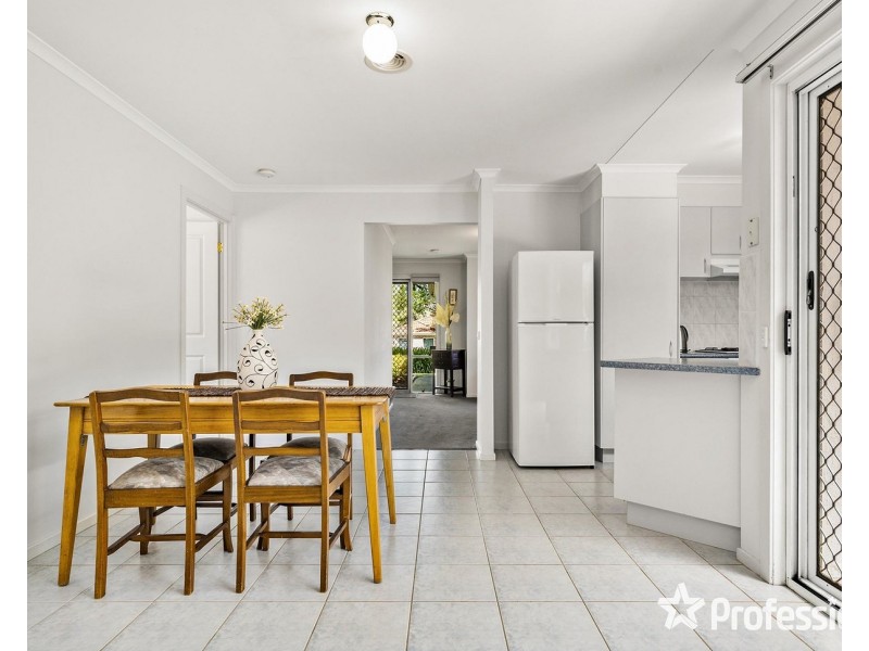 15 Charlwood Drive, Mooroolbark VIC 3138