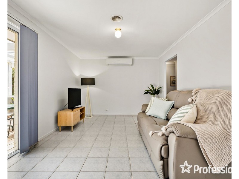15 Charlwood Drive, Mooroolbark VIC 3138