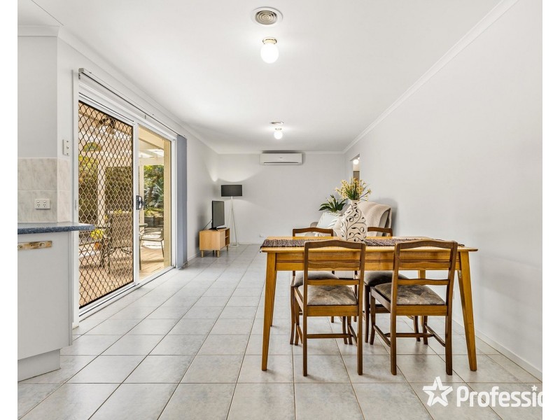 15 Charlwood Drive, Mooroolbark VIC 3138