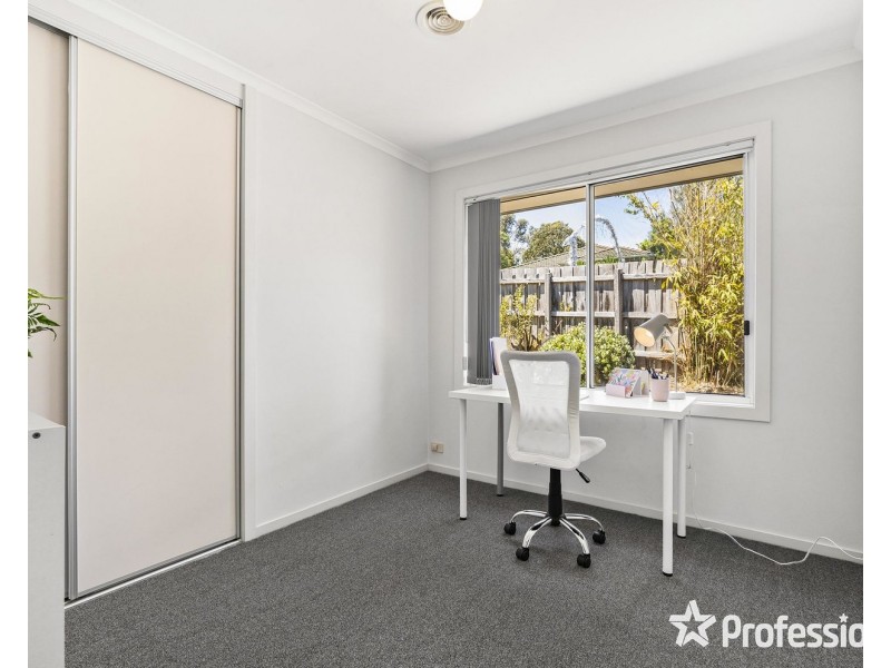 15 Charlwood Drive, Mooroolbark VIC 3138