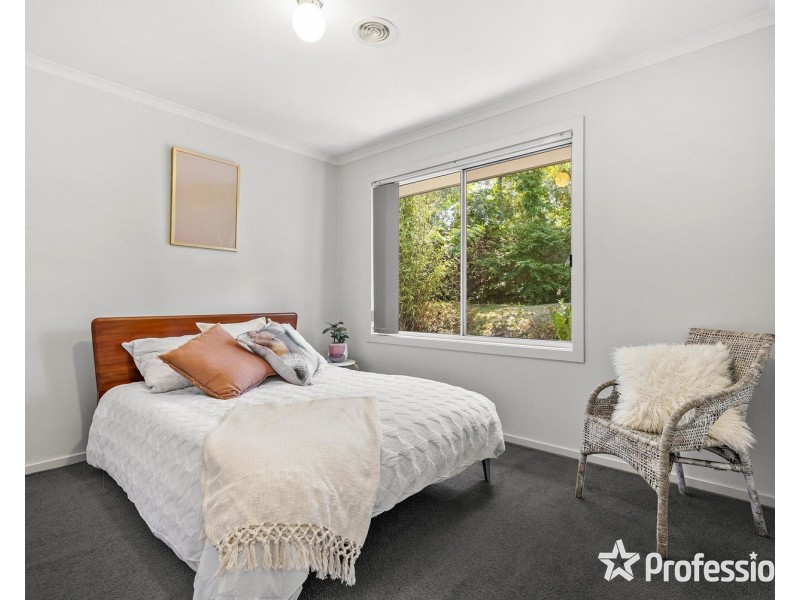 15 Charlwood Drive, Mooroolbark VIC 3138