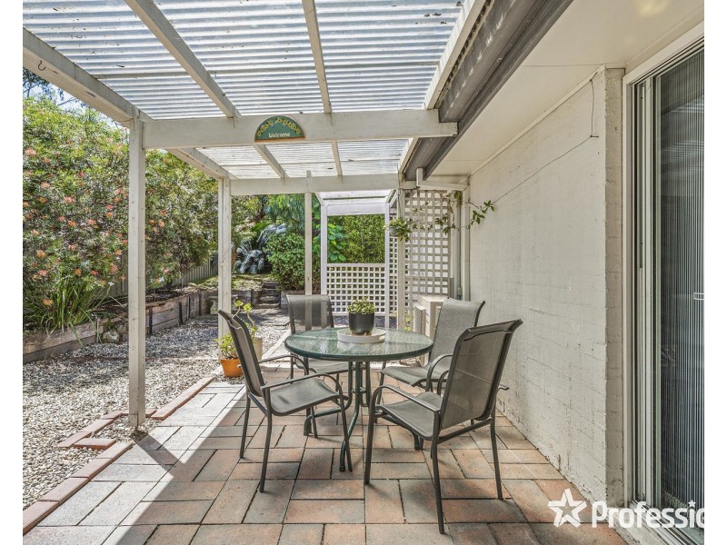 15 Charlwood Drive, Mooroolbark VIC 3138