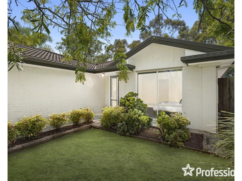 15 Charlwood Drive, Mooroolbark VIC 3138