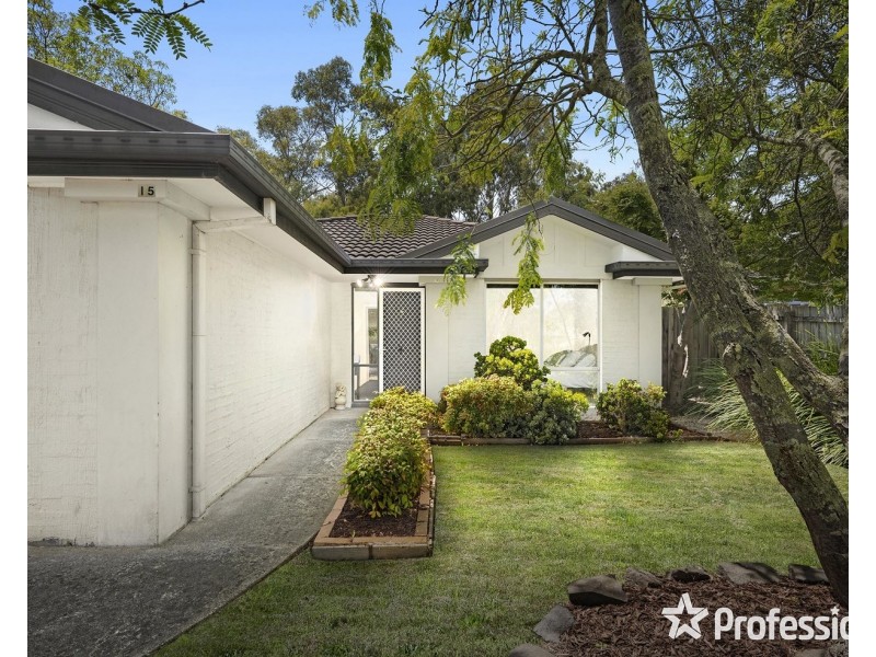 15 Charlwood Drive, Mooroolbark VIC 3138