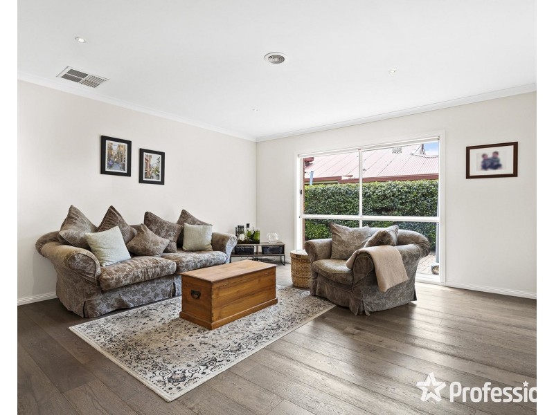 80 Blue Ridge Drive, Mooroolbark VIC 3138